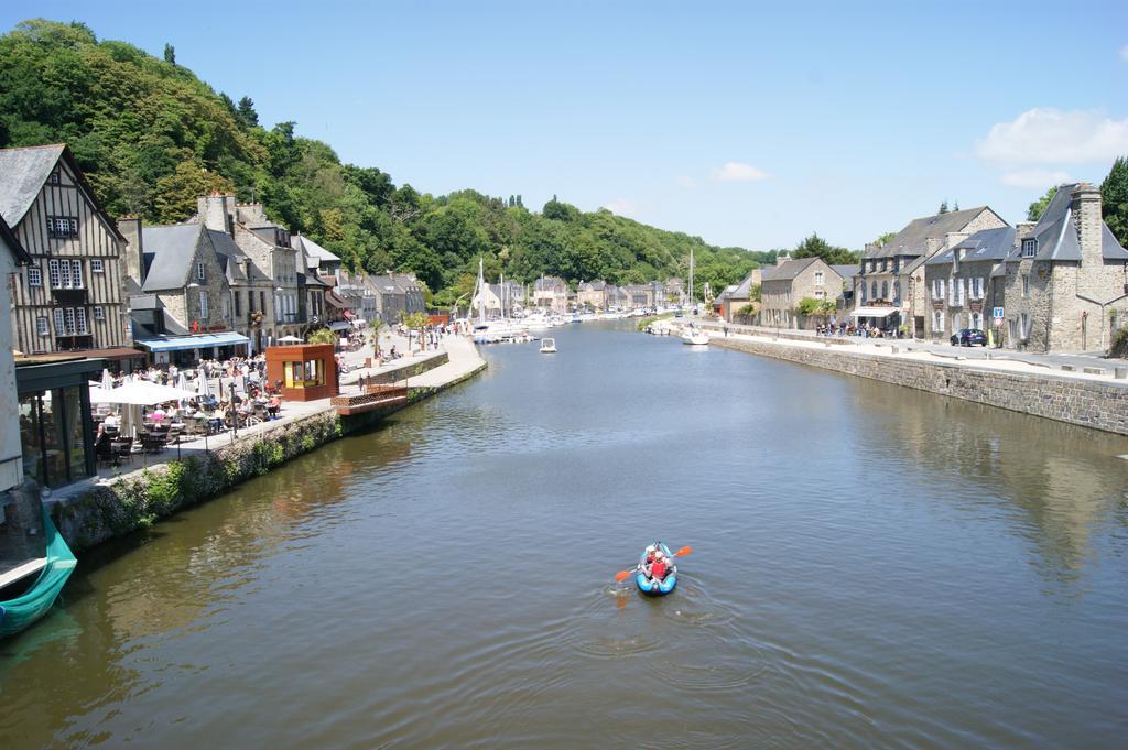Au Fil De L'Eau - Le Bord De Rance Apartment ดีน็อง ภายนอก รูปภาพ