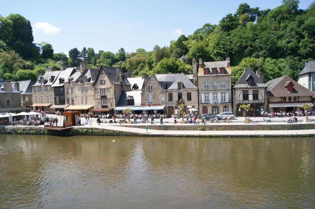 Au Fil De L'Eau - Le Bord De Rance Apartment ดีน็อง ภายนอก รูปภาพ