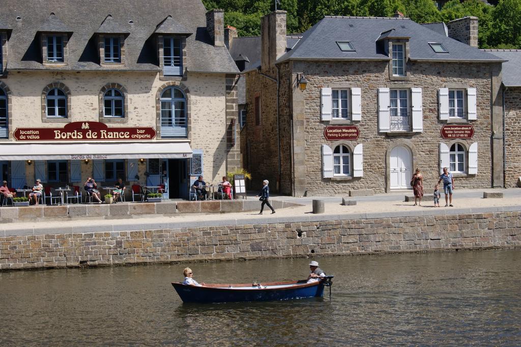 Au Fil De L'Eau - Le Bord De Rance Apartment ดีน็อง ห้อง รูปภาพ